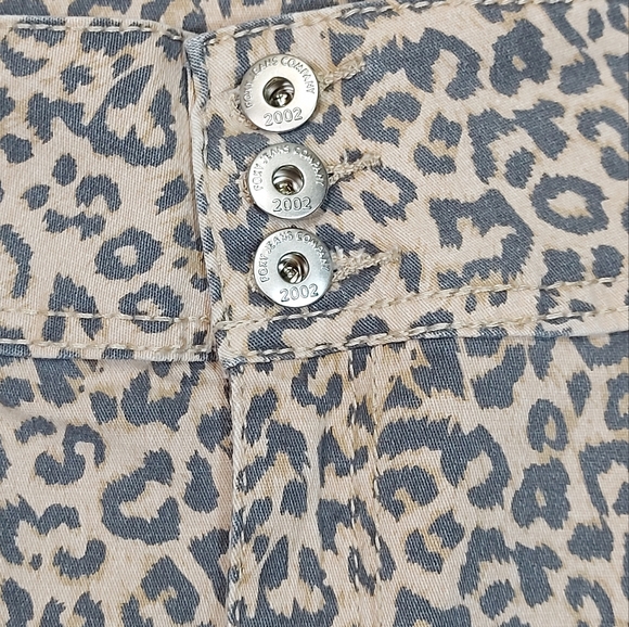 Foxy Jeans Denim Leopard Cheetah Print Mini Skirt, 11/31 - Picture 3 of 11